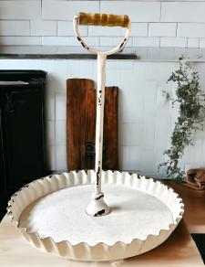 Cream Distressed Pie Plate Tray With Handle 