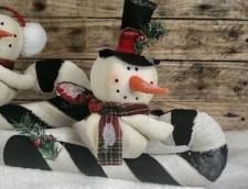 Black Hat Snowman On Candycane 